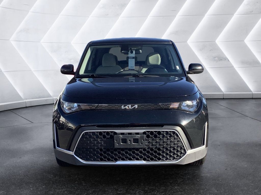 Used 2023 Kia Soul LX w/ Option Group 015 FWD image 2