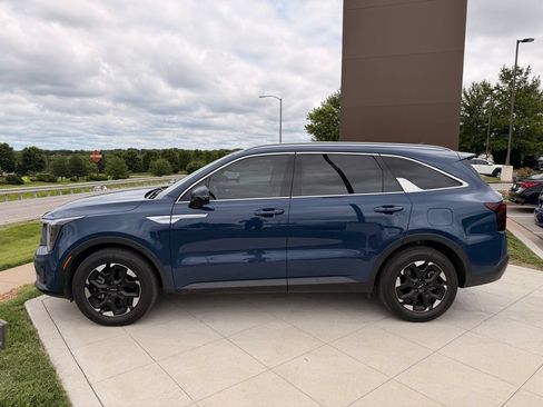 Used 2024 Kia Sorento S w/ Panoramic Sunroof Package FWD image 6