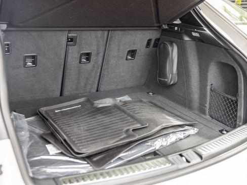 Certified 2023 Porsche Macan AWD/4WD image 25