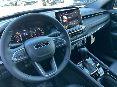 New 2026 Jeep Compass Latitude image 33