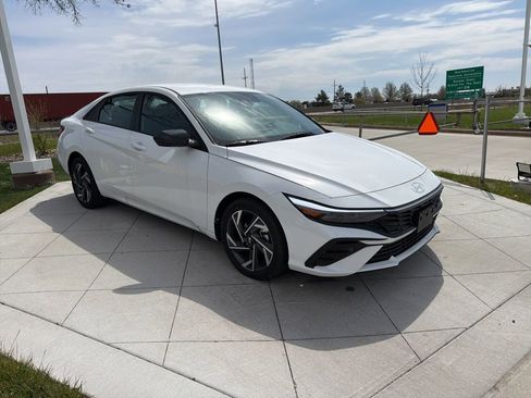 New 2025 Hyundai Elantra SEL FWD image 7