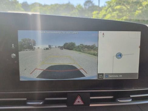 Used 2025 Hyundai Elantra SEL FWD image 28