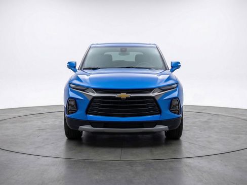 Used 2025 Chevrolet Blazer LT image 2