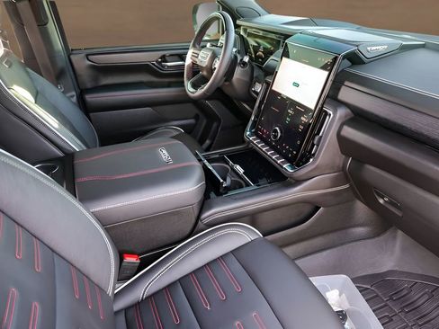 Used 2025 GMC Yukon AT4 Ultimate AWD/4WD image 34