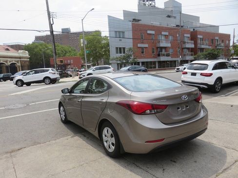 Used 2016 Hyundai Elantra SE FWD image 5