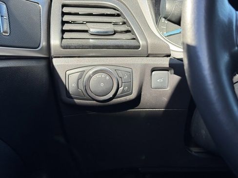 Used 2015 Ford Fusion SE w/ Equipment Group 201A image 32