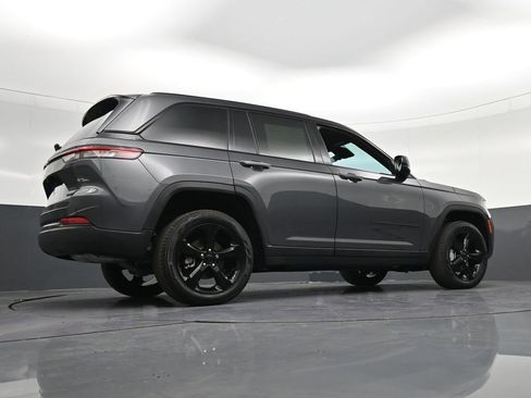 Used 2025 Jeep Grand Cherokee Limited w/ Black Appearance Package RWD image 23