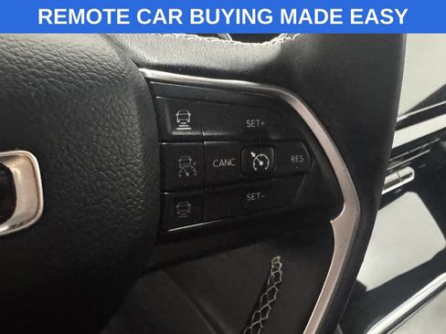 Used 2025 Jeep Grand Cherokee Altitude AWD/4WD image 7