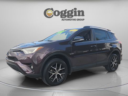Used 2017 Toyota RAV4 SE image 1