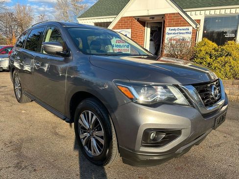 Used 2018 Nissan Pathfinder SV AWD/4WD image 10