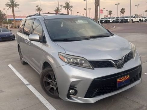 Certified 2019 Toyota Sienna SE w/ SE Preferred Package AWD/4WD image 1