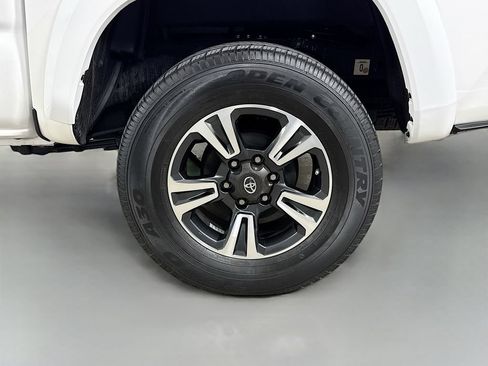 Used 2019 Toyota Tacoma TRD Sport w/ Technology Package RWD image 28