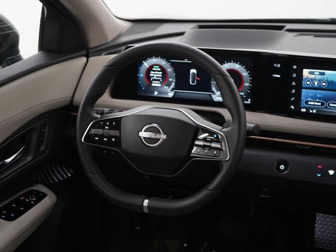 Used 2024 Nissan Ariya AWD image 15