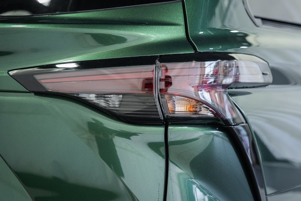 New 2026 Toyota Sienna XLE Woodland Edition AWD/4WD image 6