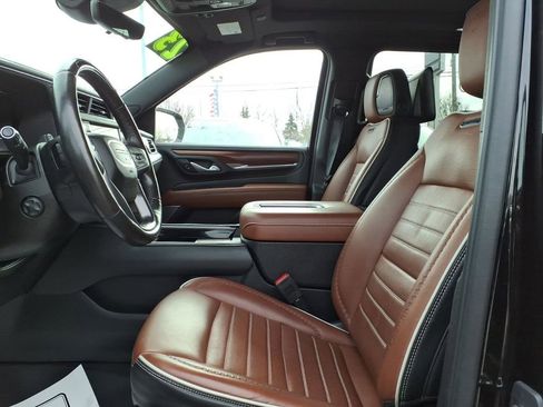 Used 2023 GMC Yukon XL Denali Ultimate image 13