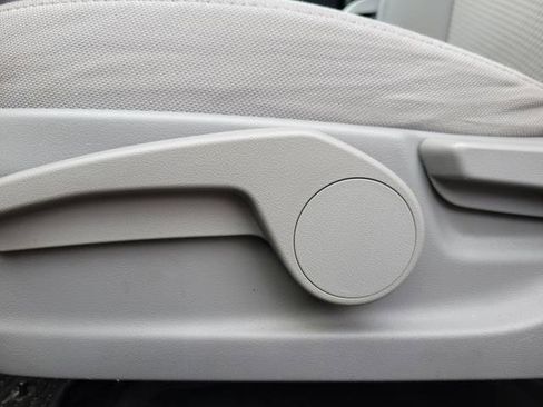 Used 2014 Subaru Forester 2.5i image 17