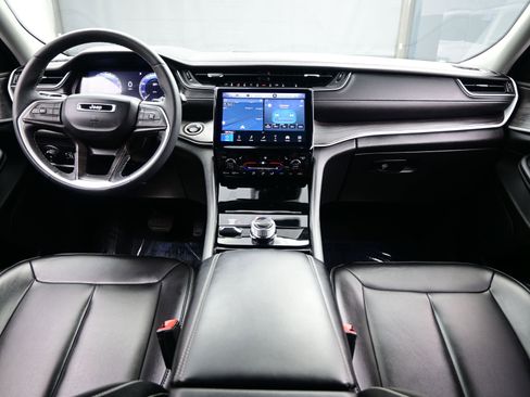 Used 2023 Jeep Grand Cherokee L Limited image 18