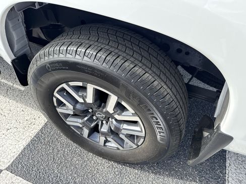 Used 2024 Nissan Frontier SL w/ Technology Package image 13