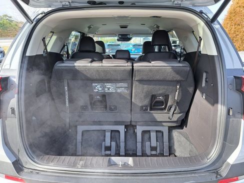 Used 2026 Kia Carnival EX image 32