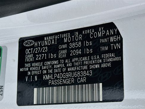 Used 2024 Hyundai Elantra Limited FWD image 12