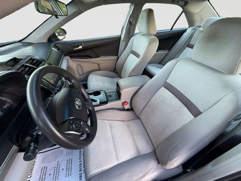 Used 2014 Toyota Camry LE FWD image 13