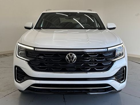 Used 2024 Volkswagen Atlas Cross Sport SEL R-Line AWD/4WD image 9