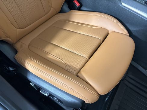 Used 2024 BMW 330i 330i w/ Convenience Package image 28