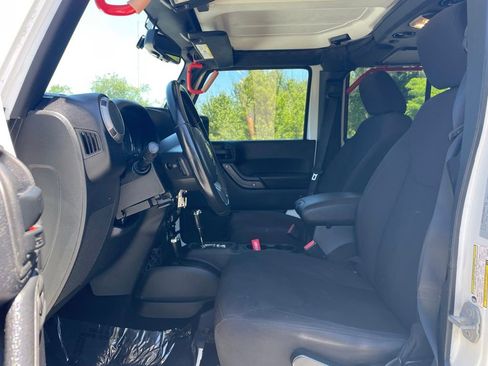 Used 2015 Jeep Wrangler Unlimited Sport w/ Quick Order Package 24S AWD/4WD image 2