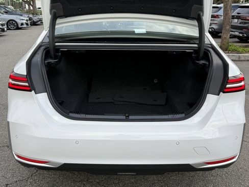 Used 2025 BMW 530i image 15