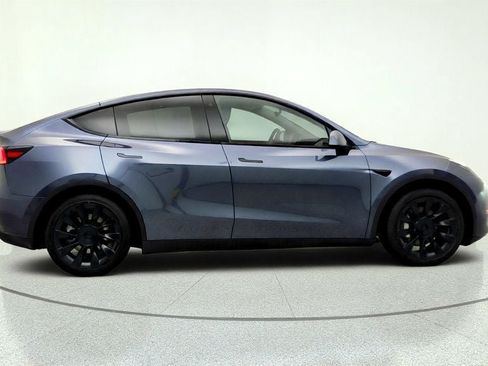 Used 2023 Tesla Model Y Long Range AWD/4WD image 4