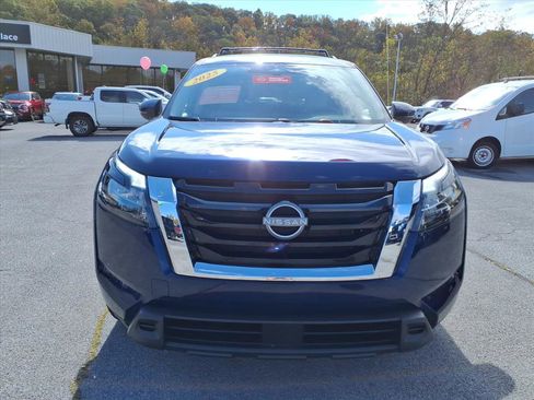 Certified 2025 Nissan Pathfinder SV image 12