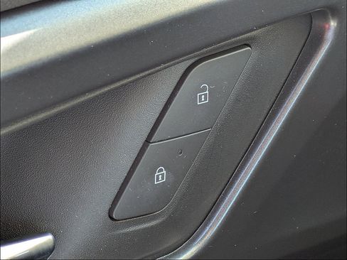 Used 2025 Chevrolet Equinox EV RS FWD image 24
