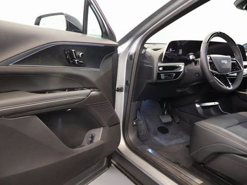 New 2026 Cadillac Lyriq Luxury image 6