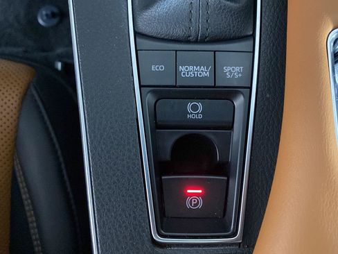 Used 2022 Toyota Avalon Touring w/ Carpet Mat Package (TMS) FWD image 18