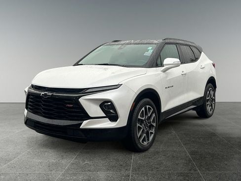 Used 2023 Chevrolet Blazer RS FWD image 3