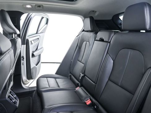 Certified 2025 Volvo XC40 B5 Plus image 22