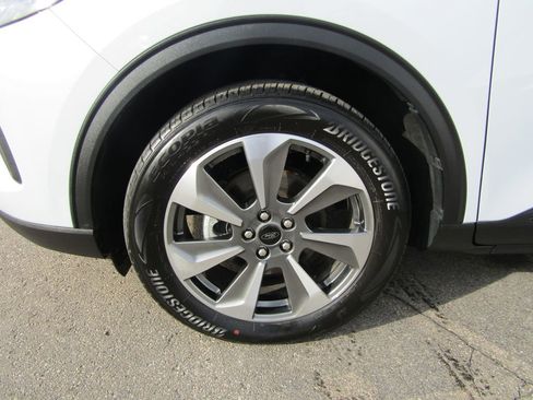 Used 2025 Ford Escape Platinum w/ Class II Trailer Tow Package AWD/4WD image 10