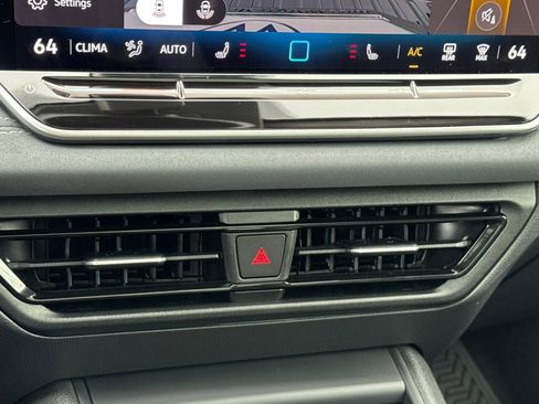 New 2026 Volkswagen Tiguan SE image 18