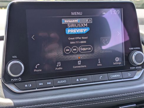 Used 2024 Nissan Rogue SV image 21