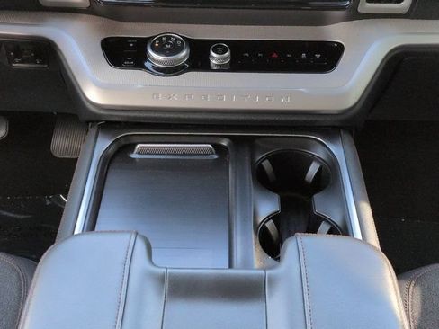 Used 2025 Ford Expedition Active RWD image 18