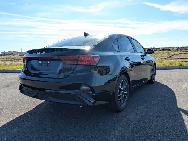Used 2023 Kia Forte LXS w/ LXS Technology Package FWD image 3