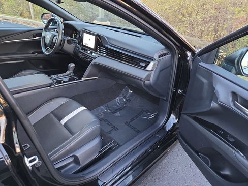 Used 2025 Toyota Camry LE image 23