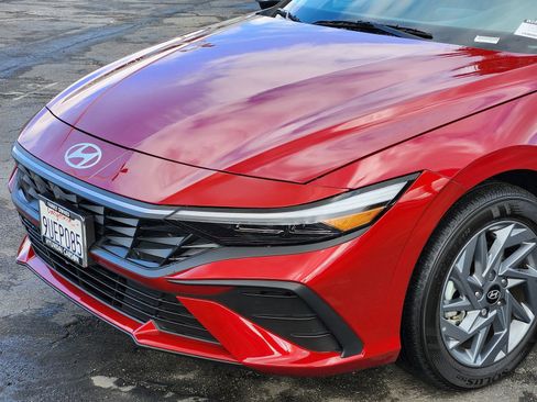 Used 2025 Hyundai Elantra Blue image 7