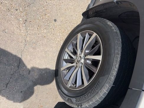 Used 2019 Toyota Highlander XLE image 9