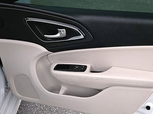Used 2016 Chrysler 200 Limited image 16