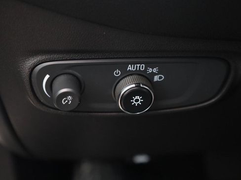 Used 2021 Chevrolet Equinox LS FWD image 11