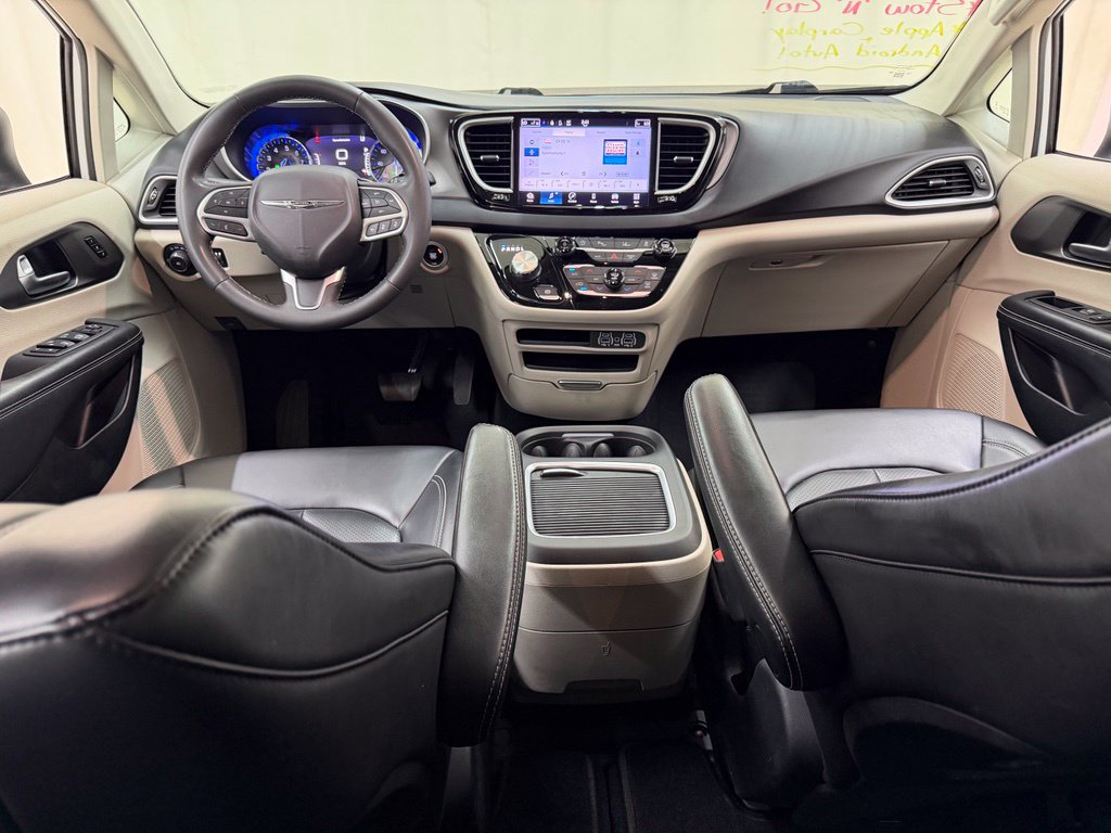 Used 2023 Chrysler Pacifica Touring-L FWD image 30