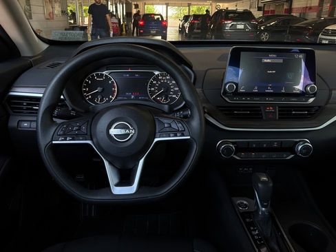 Used 2025 Nissan Altima 2.5 SV FWD image 14