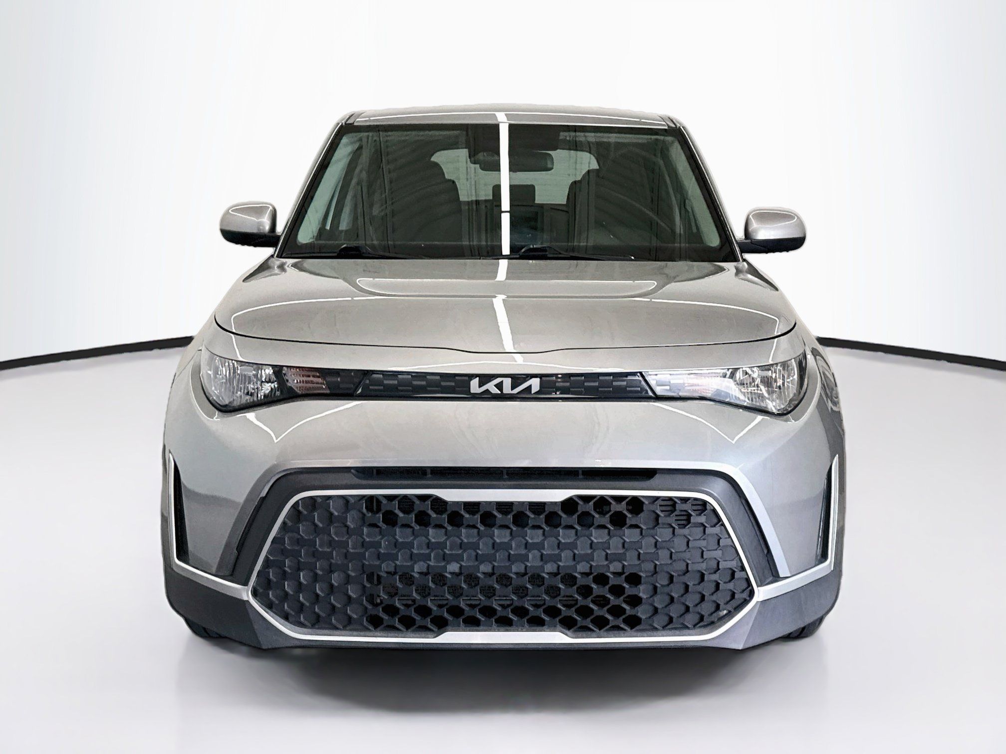 Used 2023 Kia Soul LX FWD image 2