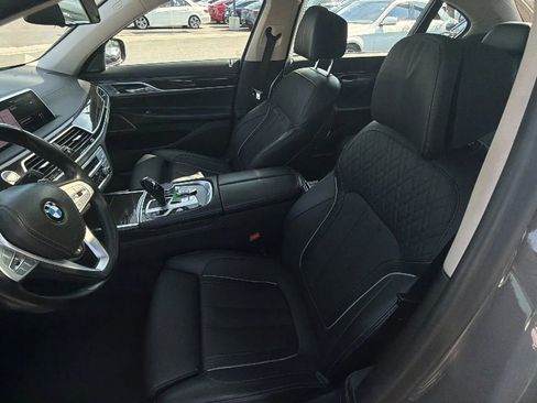 Used 2022 BMW 740i w/ Premium Package RWD image 9
